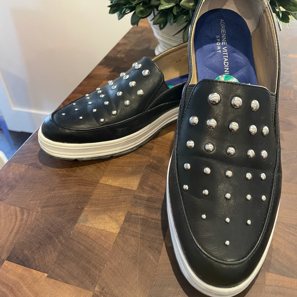 Gorgeous Adrienne Vittadini vegan leather slip on casual shoe